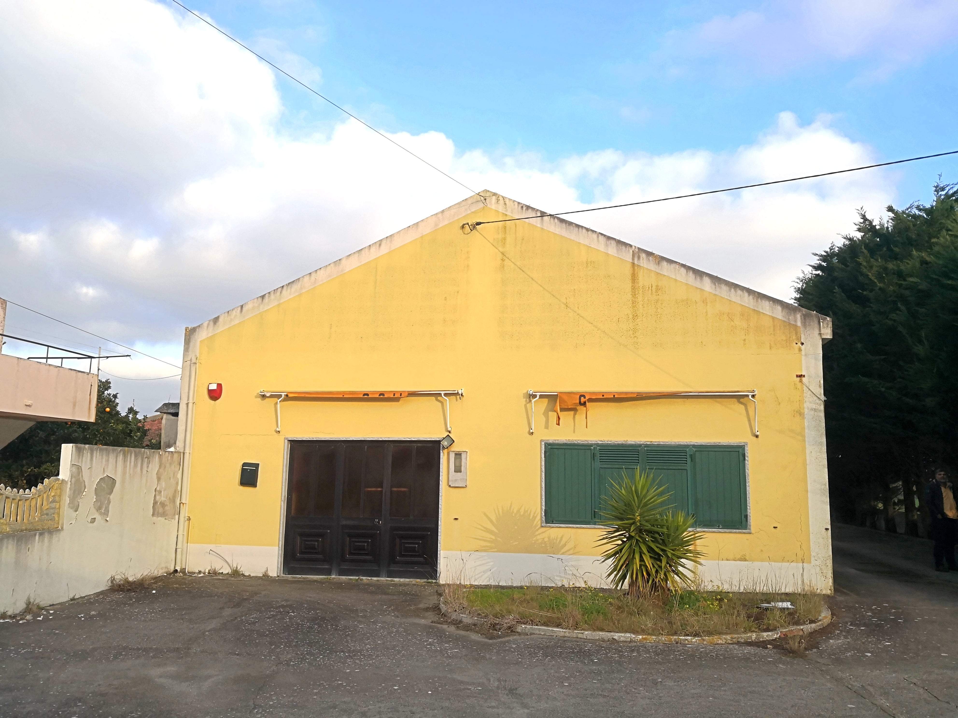 Edifício para restauração em Atouguia da Baleia